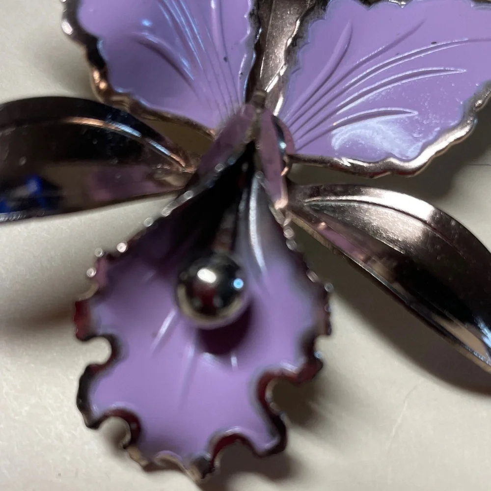 50s Lavender & Gold Orchid Pendant - Picture 2 of 6